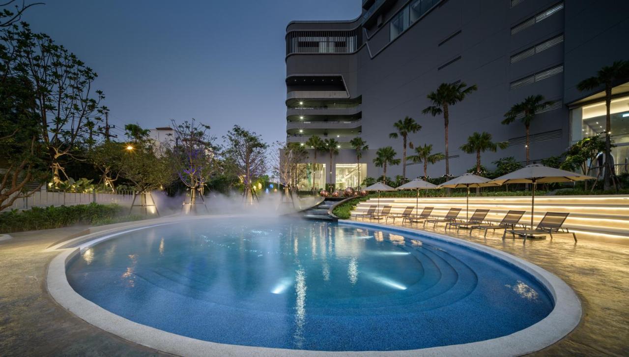 Grande Centre Point Space Pattaya Ngoại thất bức ảnh The outdoor pool at the hotel