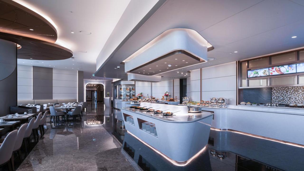 Grande Centre Point Space Pattaya Ngoại thất bức ảnh The buffet at the lounge
