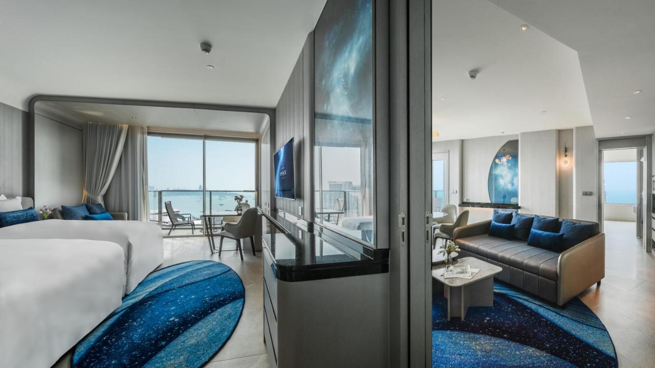 Grande Centre Point Space Pattaya Ngoại thất bức ảnh A suite at the hotel
