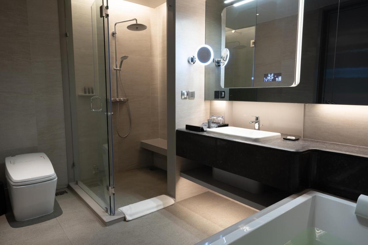 Grande Centre Point Space Pattaya Ngoại thất bức ảnh A shower cubicle