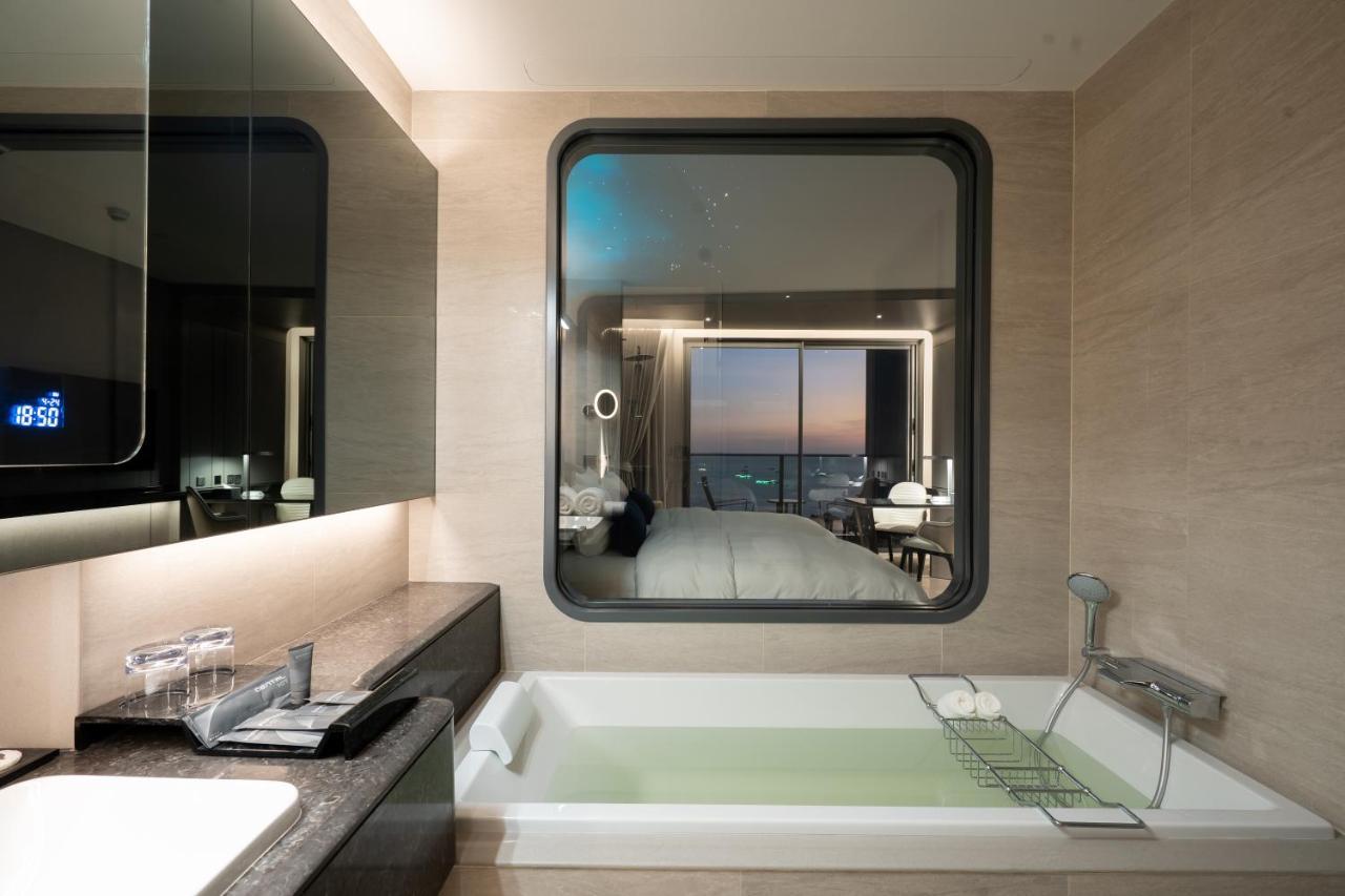 Grande Centre Point Space Pattaya Ngoại thất bức ảnh Bathroom
