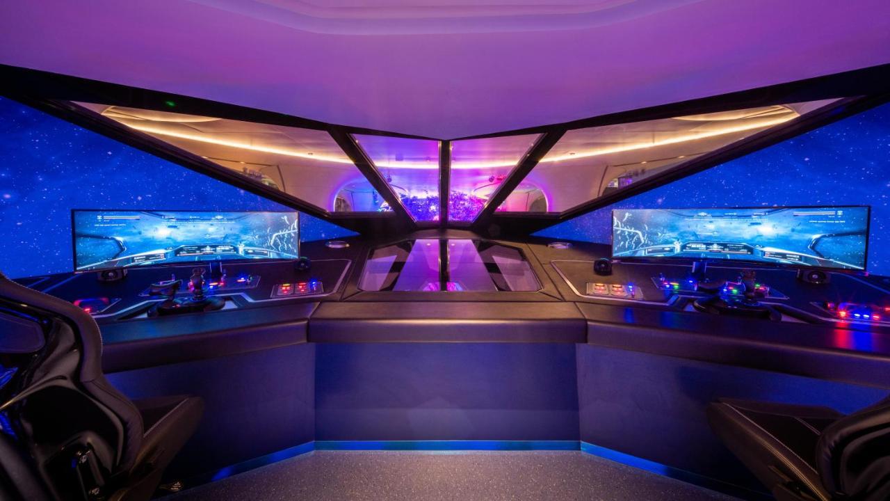 Grande Centre Point Space Pattaya Ngoại thất bức ảnh The control room of the London Eye