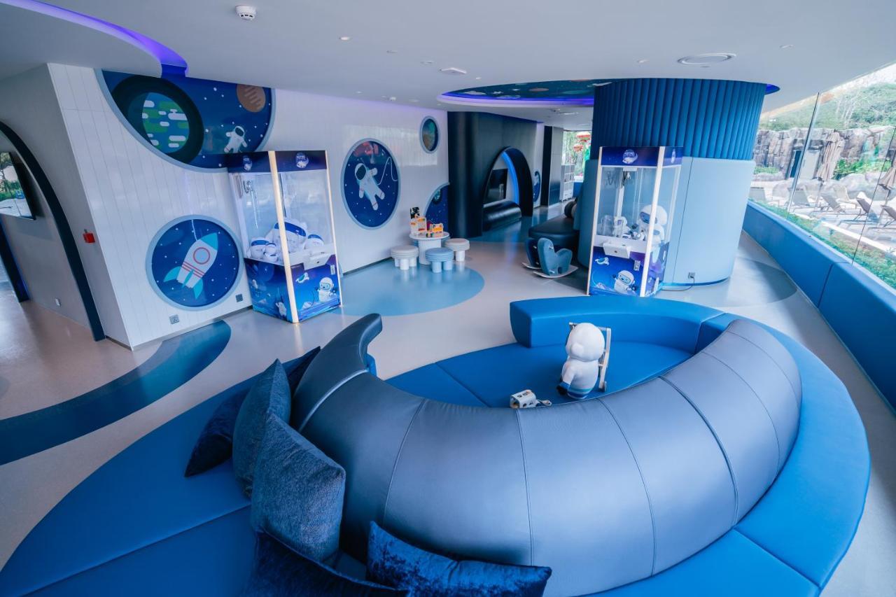 Grande Centre Point Space Pattaya Ngoại thất bức ảnh The interior of the Space and Astronomy Centre