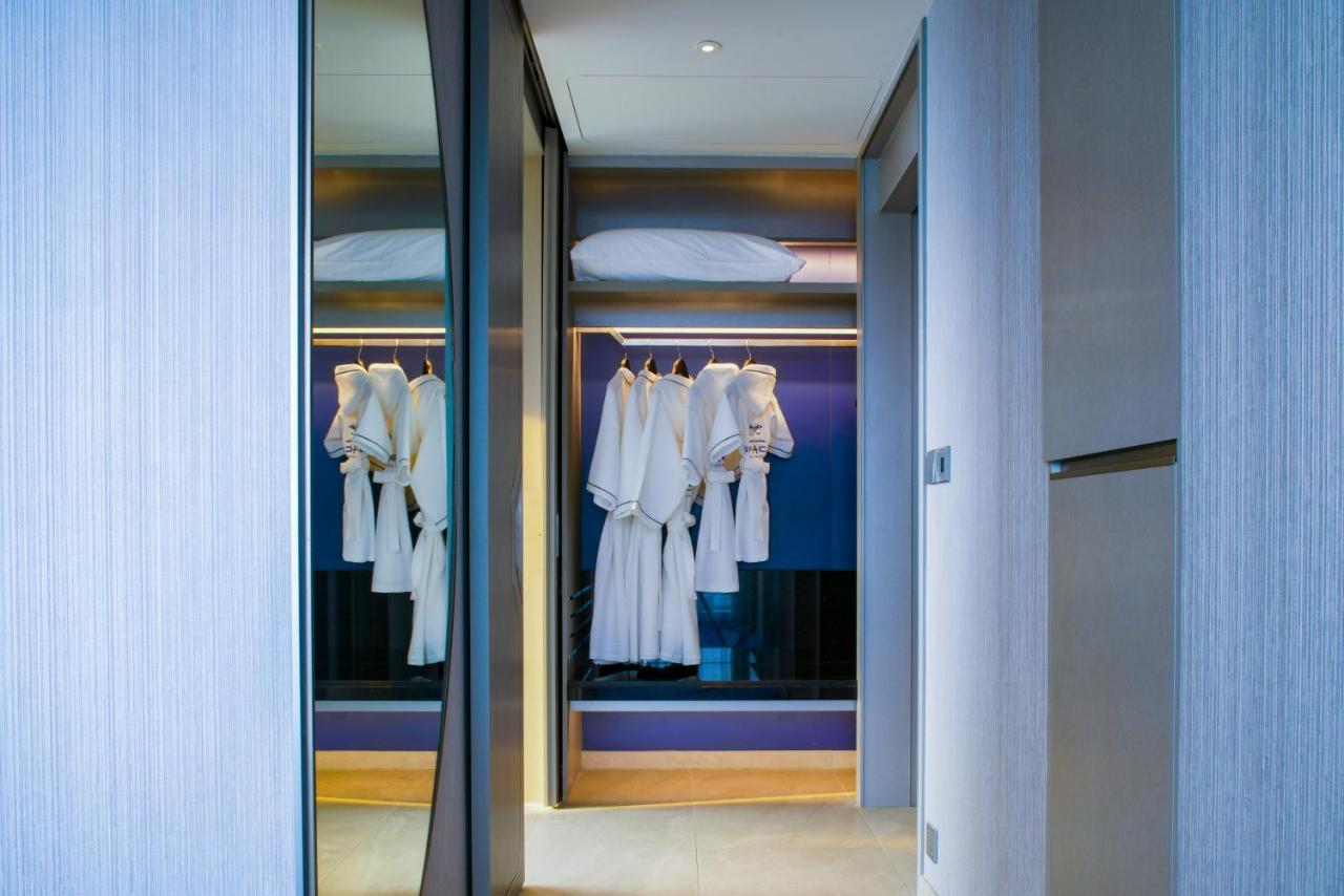 Grande Centre Point Space Pattaya Ngoại thất bức ảnh A walk-in closet